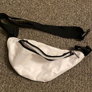 Whit fanny pack